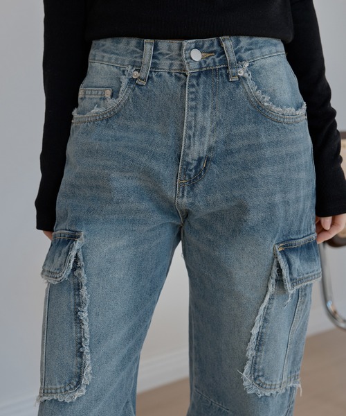 UNE MANSION(ユヌマンション)の「フリンジユニークラインカーゴストレートデニムパンツ(デニムパンツ・レディース・ライトブルー/ブラック/ブルー・LARGE/MEDIUM/SMALL)」の14枚目の写真