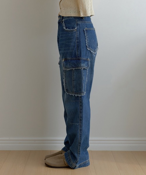 UNE MANSION(ユヌマンション)の「フリンジユニークラインカーゴストレートデニムパンツ(デニムパンツ・レディース・ライトブルー/ブラック/ブルー・LARGE/MEDIUM/SMALL)」の17枚目の写真