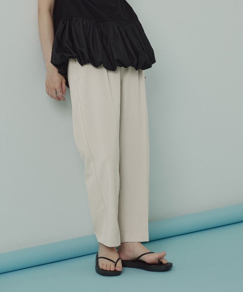 W:Huku(フーク)の「【W:Huku / ソフトタッチツイル】タック テーパード パンツ / Soft-Touch Twill Tucked Tapered Pants(スラックス・レディース・ブラック/ブラウン系その他/グレー系その他/ベージュ系その他・FREE)」の4枚目の写真