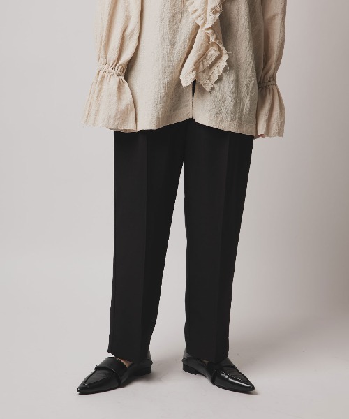 W:Huku(フーク)の「【W:Huku / ソフトタッチツイル】タック テーパード パンツ / Soft-Touch Twill Tucked Tapered Pants(スラックス・レディース・ブラック/ブラウン系その他/グレー系その他/ベージュ系その他・FREE)」の2枚目の写真