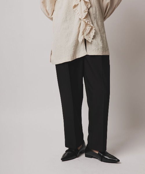 W:Huku(フーク)の「【W:Huku / ソフトタッチツイル】タック テーパード パンツ / Soft-Touch Twill Tucked Tapered Pants(スラックス・レディース・ブラック/ブラウン系その他/グレー系その他/ベージュ系その他・FREE)」の13枚目の写真