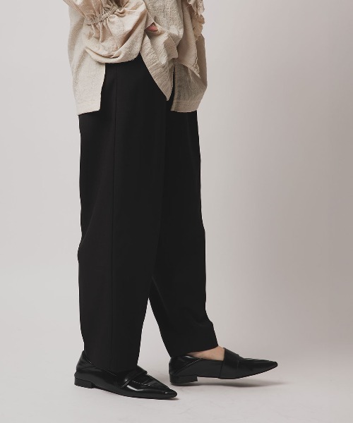 W:Huku(フーク)の「【W:Huku / ソフトタッチツイル】タック テーパード パンツ / Soft-Touch Twill Tucked Tapered Pants(スラックス・レディース・ブラック/ブラウン系その他/グレー系その他/ベージュ系その他・FREE)」の5枚目の写真