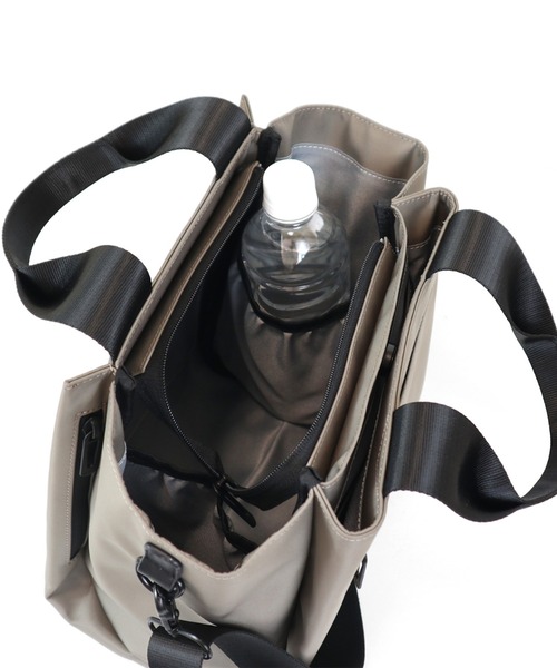 Un coeur(アンクール)の「【Un coeur/アンクール】2WAY SQUARE TOTE / ツーウェイ スクエア トート RUI / K905066(トートバッグ・レディース・ブラック/グレイッシュベージュ/グレー/ブラウン・FREE)」の7枚目の写真