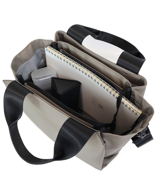 Un coeur(アンクール)の「【Un coeur/アンクール】2WAY SQUARE TOTE / ツーウェイ スクエア トート RUI / K905066(トートバッグ・レディース・ブラック/グレイッシュベージュ/グレー/ブラウン・FREE)」の10枚目の写真