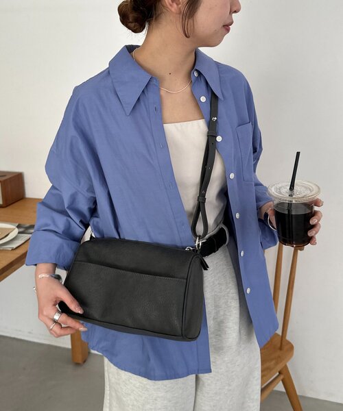 DISCOAT(ディスコート)の「ヴィンテージ調パイピングショルダーバッグ(ショルダーバッグ・レディース・ブラック/ブラウン/ピンク・FREE)」の1枚目の写真