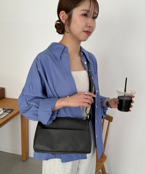 DISCOAT(ディスコート)の「ヴィンテージ調パイピングショルダーバッグ(ショルダーバッグ・レディース・ブラック/ブラウン/ピンク・FREE)」の4枚目の写真