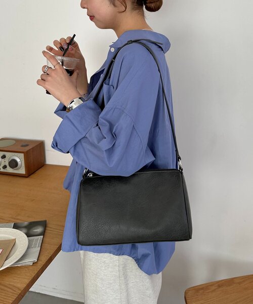 DISCOAT(ディスコート)の「ヴィンテージ調パイピングショルダーバッグ(ショルダーバッグ・レディース・ブラック/ブラウン/ピンク・FREE)」の5枚目の写真