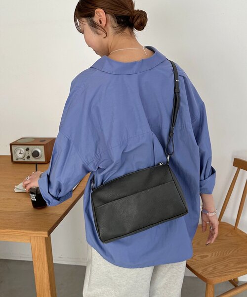 DISCOAT(ディスコート)の「ヴィンテージ調パイピングショルダーバッグ(ショルダーバッグ・レディース・ブラック/ブラウン/ピンク・FREE)」の6枚目の写真