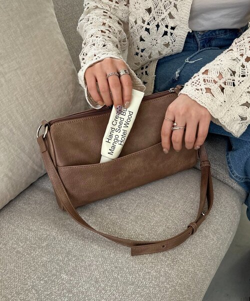 DISCOAT(ディスコート)の「ヴィンテージ調パイピングショルダーバッグ(ショルダーバッグ・レディース・ブラック/ブラウン/ピンク・FREE)」の10枚目の写真