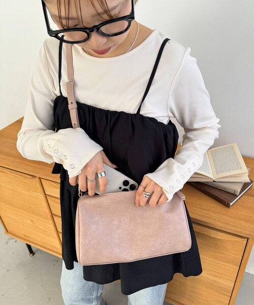 DISCOAT(ディスコート)の「ヴィンテージ調パイピングショルダーバッグ(ショルダーバッグ・レディース・ブラック/ブラウン/ピンク・FREE)」の15枚目の写真