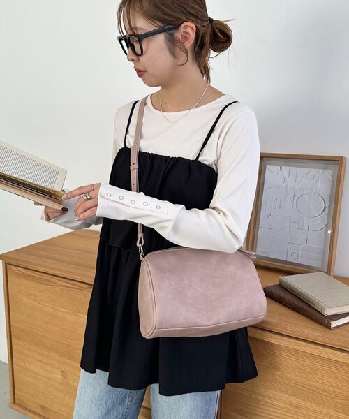DISCOAT(ディスコート)の「ヴィンテージ調パイピングショルダーバッグ(ショルダーバッグ・レディース・ブラック/ブラウン/ピンク・FREE)」の16枚目の写真