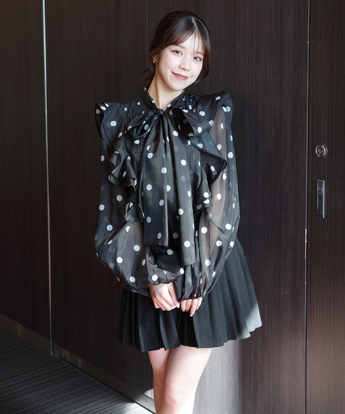 EIMY ISTOIRE(エイミーイストワール)の「ドットボウタイラッフルブラウス(シャツ/ブラウス・レディース・ブラック/ブラウン/ホワイト・F)」の1枚目の写真
