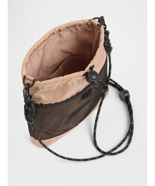 GAP(ギャップ)の「メッシュ ポケット ショルダーバッグ 小(ショルダーバッグ・メンズ・アイボリー/ブラック/ベージュ/グリーン・ONE SIZE)」の15枚目の写真