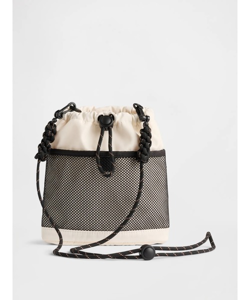 GAP(ギャップ)の「メッシュ ポケット ショルダーバッグ 小(ショルダーバッグ・メンズ・アイボリー/ブラック/ベージュ/グリーン・ONE SIZE)」の2枚目の写真