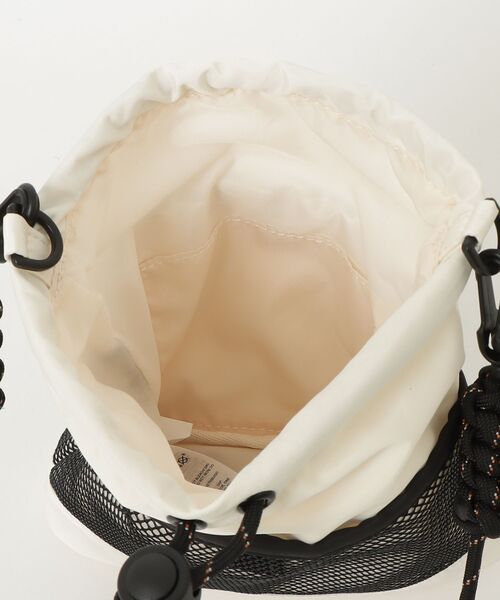 GAP(ギャップ)の「メッシュ ポケット ショルダーバッグ 小(ショルダーバッグ・メンズ・アイボリー/ブラック/ベージュ/グリーン・ONE SIZE)」の6枚目の写真