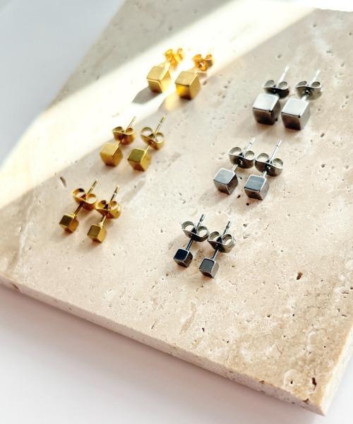 ciite' surgical stainless(シーテサージカルステンレス)の「【金属アレルギー対応】シンプルスクエア ピアス(両耳用) サージカルステンレス(ピアス(両耳用)・レディース・シルバー/ゴールド・S/M/L)」の9枚目の写真
