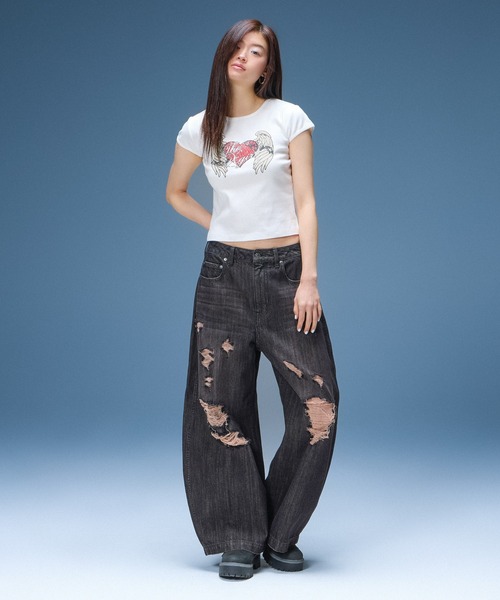 X-girl（エックスガール）の「RHINESTONE HEART AND WING S/S BABY TEE（Tシャツ/カットソー・レディース・ホワイト/チャコール/ベージュ・S/M）」の4枚目の写真