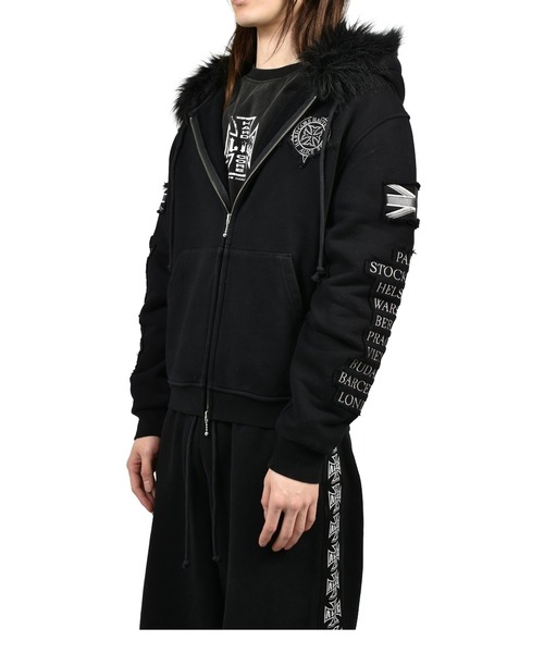 ALICE HOLLYWOOD(アリスハリウッド)の「EUROTRIP PATCHED ZIP HOODIE(パーカー・メンズ・ブラック・X-LARGE/LARGE/MEDIUM/SMALL)」の3枚目の写真