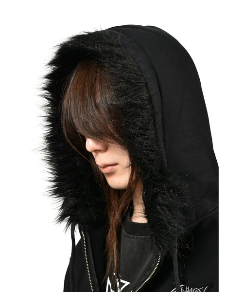 ALICE HOLLYWOOD(アリスハリウッド)の「EUROTRIP PATCHED ZIP HOODIE(パーカー・メンズ・ブラック・X-LARGE/LARGE/MEDIUM/SMALL)」の5枚目の写真