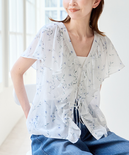 U by SPICK&SPAN（ユーバイスピックアンドスパン）の「フロントリボンラッフルブラウス（シャツ/ブラウス・レディース・ホワイト/ブラック・FREE）」の2枚目の写真