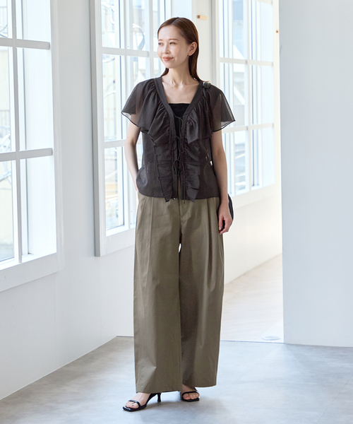 U by SPICK&SPAN（ユーバイスピックアンドスパン）の「フロントリボンラッフルブラウス（シャツ/ブラウス・レディース・ホワイト/ブラック・FREE）」の3枚目の写真