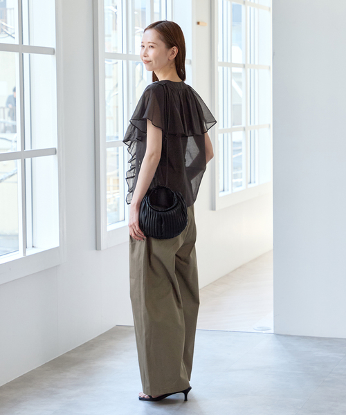 U by SPICK&SPAN（ユーバイスピックアンドスパン）の「フロントリボンラッフルブラウス（シャツ/ブラウス・レディース・ホワイト/ブラック・FREE）」の4枚目の写真