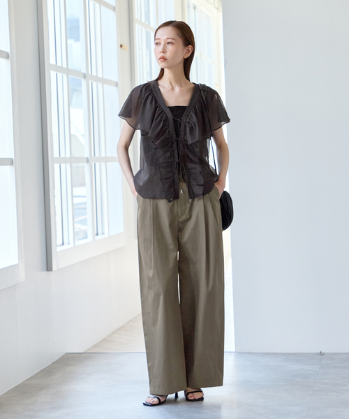 U by SPICK&SPAN（ユーバイスピックアンドスパン）の「フロントリボンラッフルブラウス（シャツ/ブラウス・レディース・ホワイト/ブラック・FREE）」の7枚目の写真