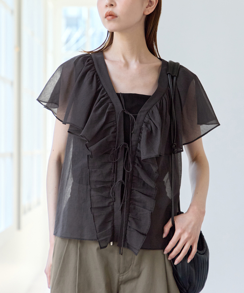 U by SPICK&SPAN（ユーバイスピックアンドスパン）の「フロントリボンラッフルブラウス（シャツ/ブラウス・レディース・ホワイト/ブラック・FREE）」の8枚目の写真