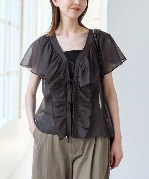 U by SPICK&SPAN（ユーバイスピックアンドスパン）の「フロントリボンラッフルブラウス（シャツ/ブラウス・レディース・ホワイト/ブラック・FREE）」の12枚目の写真