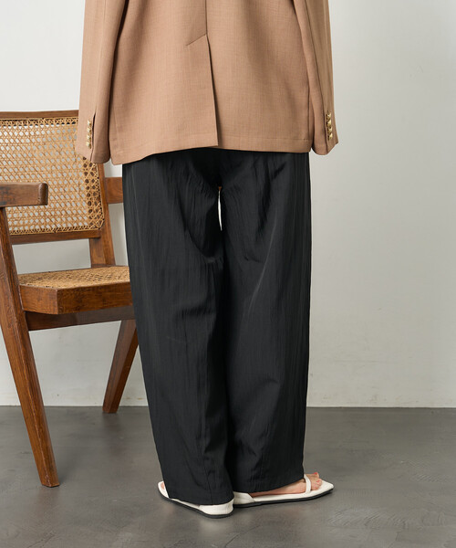 FREAK'S STORE（フリークスストア）の「<接触冷感> SUMMERCOOL タック カーブ イージーパンツ（スラックス・レディース・ブラウン/ブラック/ブルーグリーン・SMALL/MEDIUM）」の4枚目の写真