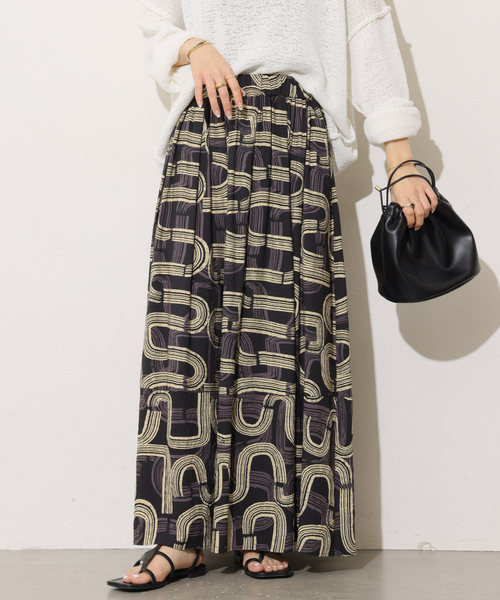 JOURNAL STANDARD relume（ジャーナルスタンダード　レリューム）の「モダンアフリカンプリントギャザースカート（スカート・レディース・ブラック/ブラウン・FREE）」の22枚目の写真