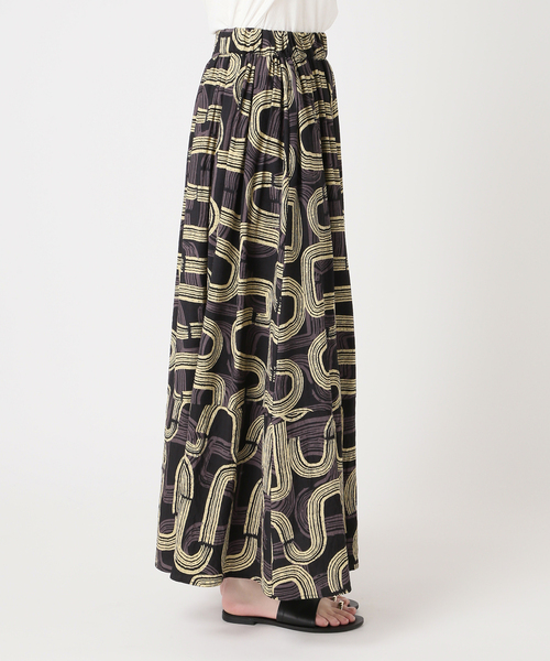 JOURNAL STANDARD relume（ジャーナルスタンダード　レリューム）の「モダンアフリカンプリントギャザースカート（スカート・レディース・ブラック/ブラウン・FREE）」の8枚目の写真