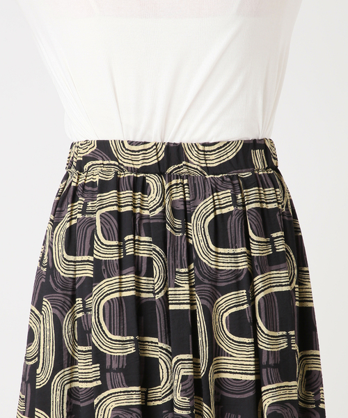 JOURNAL STANDARD relume（ジャーナルスタンダード　レリューム）の「モダンアフリカンプリントギャザースカート（スカート・レディース・ブラック/ブラウン・FREE）」の10枚目の写真