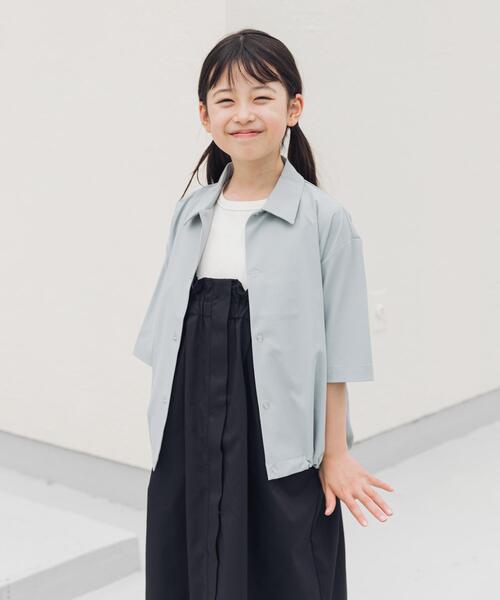 URBAN RESEARCH DOORS（アーバンリサーチドアーズ）の「『150サイズあり』『親子リンク』『UR TECH』サマシェアシャツカーディガン(KIDS)（Tシャツ/カットソー・キッズ・チャコールグレー/グリーン・120/150/135）」の2枚目の写真