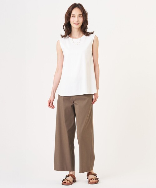 J.PRESS Ladies(J.プレス レディス)の「【レイヤードスタイルに】コットンスムース ノースリーブ シャツテール カットソー(タンクトップ・レディース・ホワイト系・SMALL)」の2枚目の写真