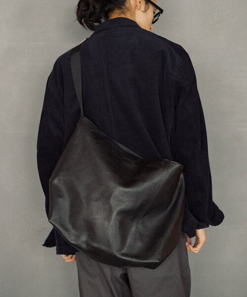 Firsthand（ファーストハンド）の「Firsthand/ファーストハンド 2WAY Leather Messenger Bag / 2WAYレザーメッセンジャーバッグ / 牛革 / 撥水レザー（ショルダーバッグ・メンズ・ブラック・ONE SIZE）」の14枚目の写真