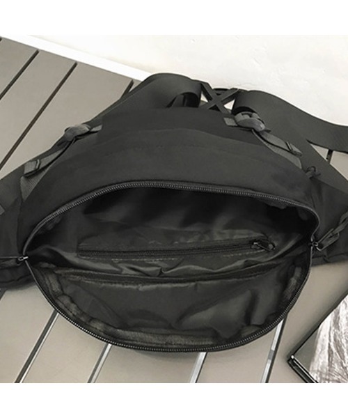 tokohana(トコハナ)の「ショルダーバッグ ウエストポーチ春 夏ボディバック(ボディバッグ/ウエストポーチ・レディース・ブラック・FREE)」の3枚目の写真