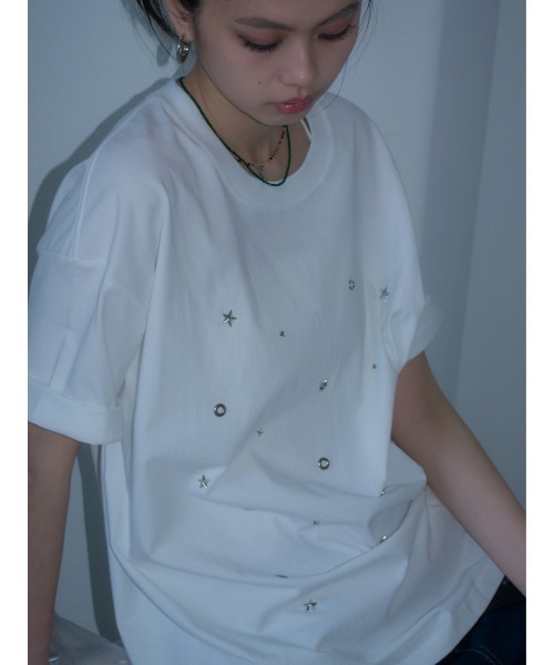 VACANCY(ヴァカンシー)の「スタッズオーバーTシャツ/ユニセックス(Tシャツ/カットソー・レディース・ホワイト/ブラック・FREE)」の2枚目の写真