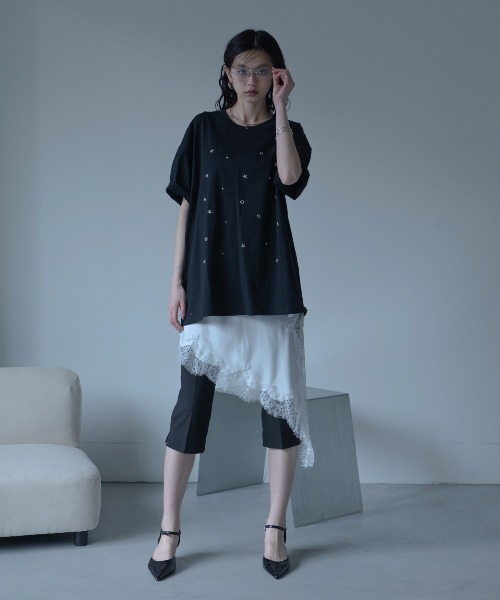 VACANCY(ヴァカンシー)の「スタッズオーバーTシャツ/ユニセックス(Tシャツ/カットソー・レディース・ホワイト/ブラック・FREE)」の4枚目の写真