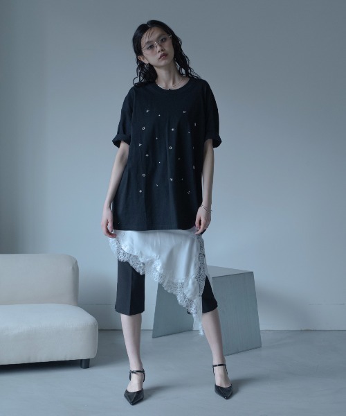 VACANCY(ヴァカンシー)の「スタッズオーバーTシャツ/ユニセックス(Tシャツ/カットソー・レディース・ホワイト/ブラック・FREE)」の5枚目の写真