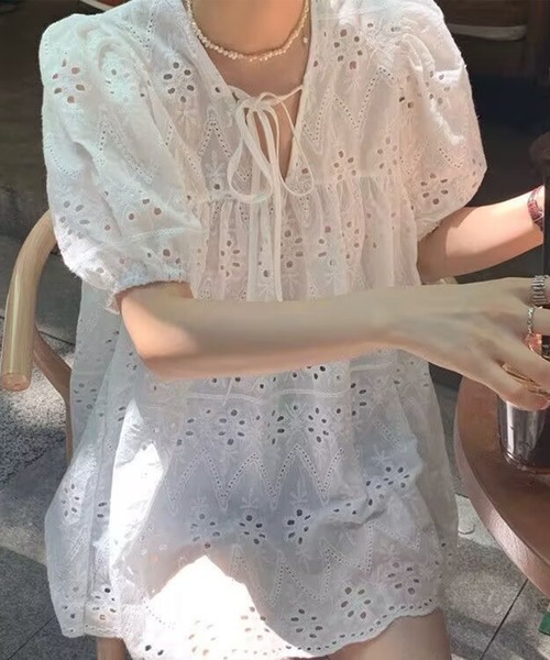 GLAMOROUS JANE（グラマラスジェーン）の「コットンレースⅤネックチュニックトップス（シャツ/ブラウス・レディース・ホワイト・M）」の5枚目の写真