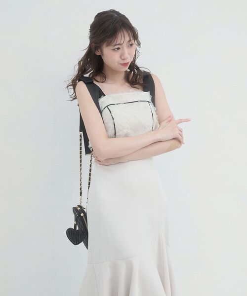 MAJESTIC LEGON(マジェスティックレゴン)の「肩リボンバイカラーマーメイドワンピ(ワンピース・レディース・ピンクベージュ/アイボリー/グレー/ブラック・MEDIUM)」の9枚目の写真