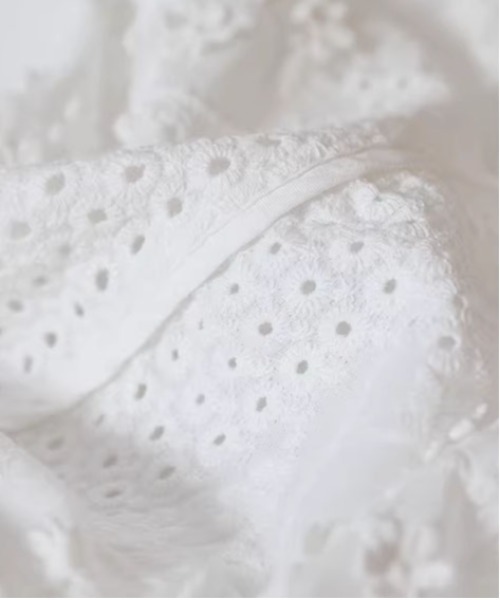 &soiree(アンドソワレ)の「総レースVネック半袖ワンピース(ワンピース・レディース・ホワイト・SMALL/MEDIUM/LARGE/X-LARGE)」の2枚目の写真