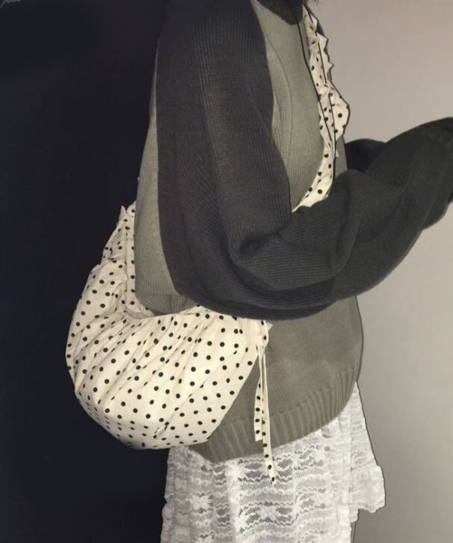 MASHIRO（マシロ）の「【MASHIRO】ドット柄ギャザー3WAYショルダーバッグ コード(MA/EKW155)（ショルダーバッグ・レディース・ホワイト/ブラック・FREE）」の6枚目の写真