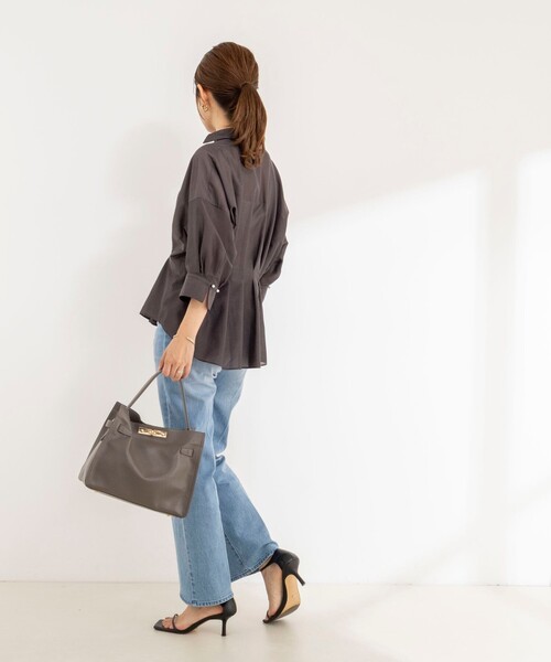 NOLLEY’S(ノーリーズ)の「《接触冷感》【BECシリーズ】ウォッシャブルシアースキッパータック半袖ブラウス(シャツ/ブラウス・レディース・チャコールグレー/ベージュ/サックスブルー・38)」の4枚目の写真