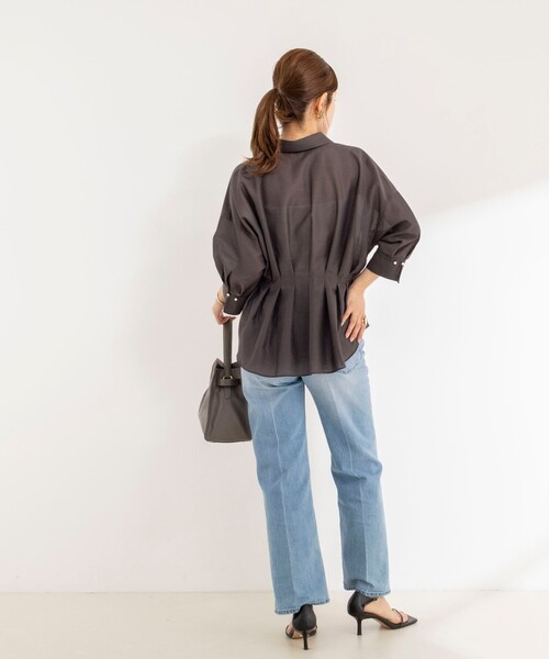NOLLEY’S(ノーリーズ)の「《接触冷感》【BECシリーズ】ウォッシャブルシアースキッパータック半袖ブラウス(シャツ/ブラウス・レディース・チャコールグレー/ベージュ/サックスブルー・38)」の5枚目の写真