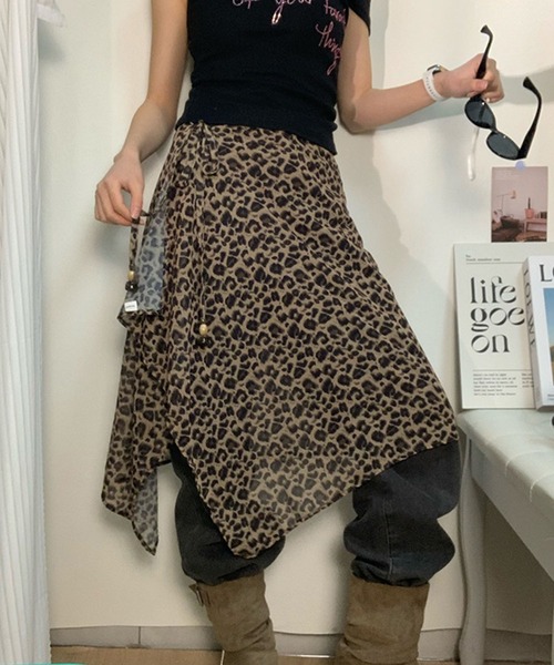 meJane(ミージェーン)の「総柄シフォン ラップシアースカート(スカート・レディース・ブラウン系/ホワイト系/ブラック系・FREE)」の1枚目の写真