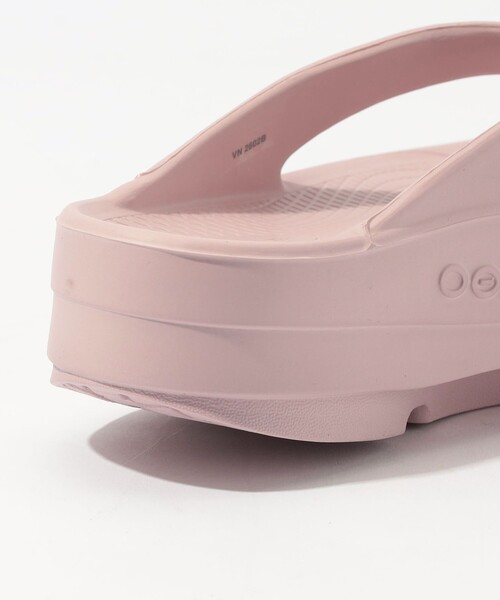 OOFOS(ウーフォス)の「OOFOS OOmega サンダル(サンダル・レディース・ライトピンク・23/24/25)」の6枚目の写真