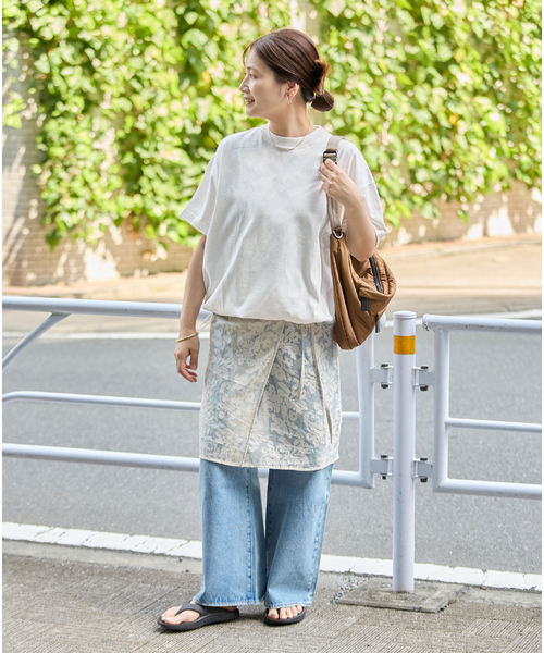 JOURNAL STANDARD(ジャーナルスタンダード)の「《WEB限定追加3》シャーリングTシャツ(Tシャツ/カットソー・レディース・ブラック系その他/ホワイト・FREE)」の11枚目の写真