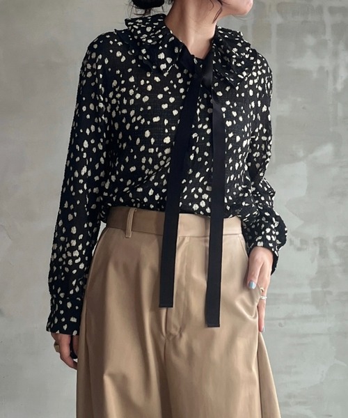 HELIOPOLE（エリオポール）の「DOT PRINT FRILL COLLAR  BLOUSE / ドット プリント フリル カラー ブラウス（シャツ/ブラウス・レディース・オリーブ/ブラック・38）」の20枚目の写真